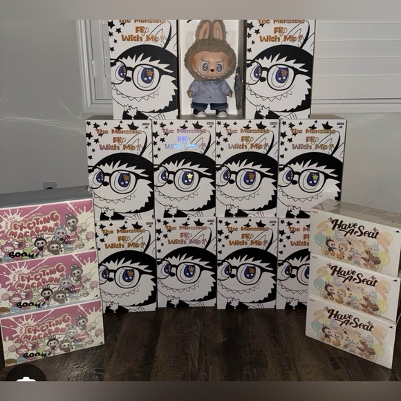 Pop Mart Flip With Me Labubu - Picture 2 of 2